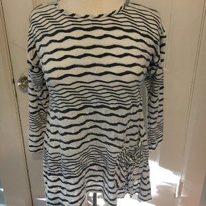 Yushi gray & white women's top